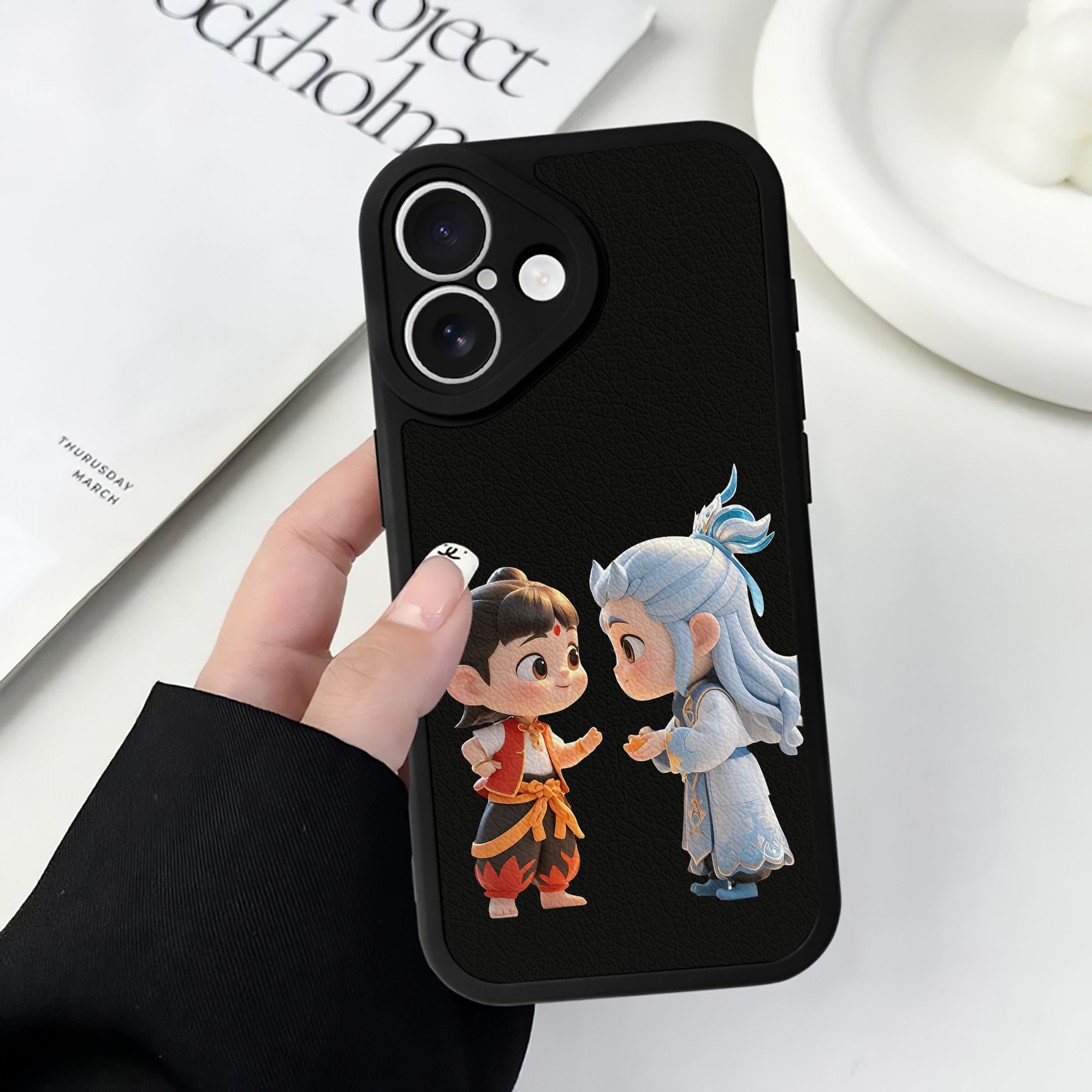 （画像用） Ne Zha 2 ナタ 魔童の大暴れ 【iPhone 16シリーズ対応】シリコンスマホケース（レザー調） 材質：シリコン